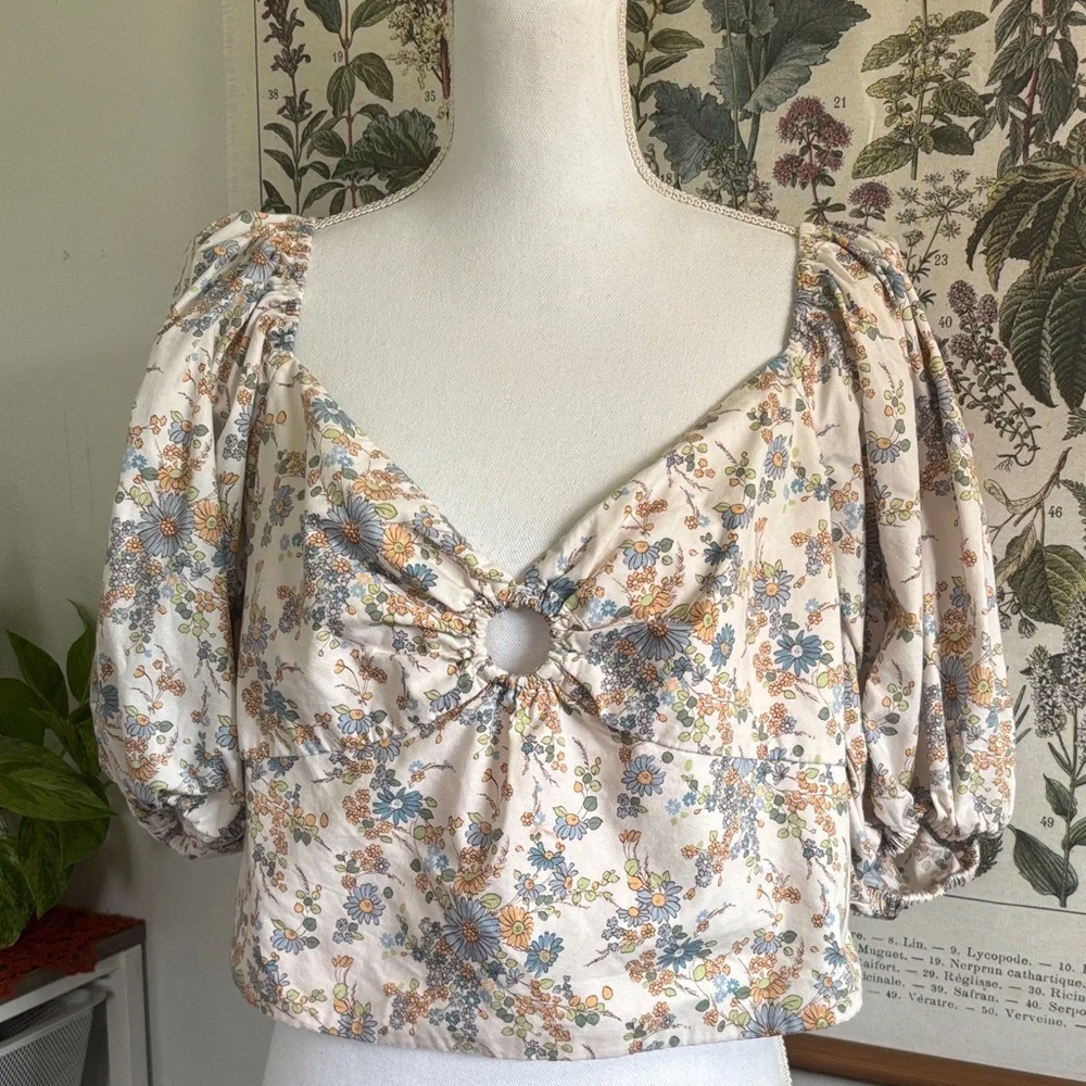 Abercrombie & Fitch Cream Floral Puff Sleeve Ring-Front Top XL